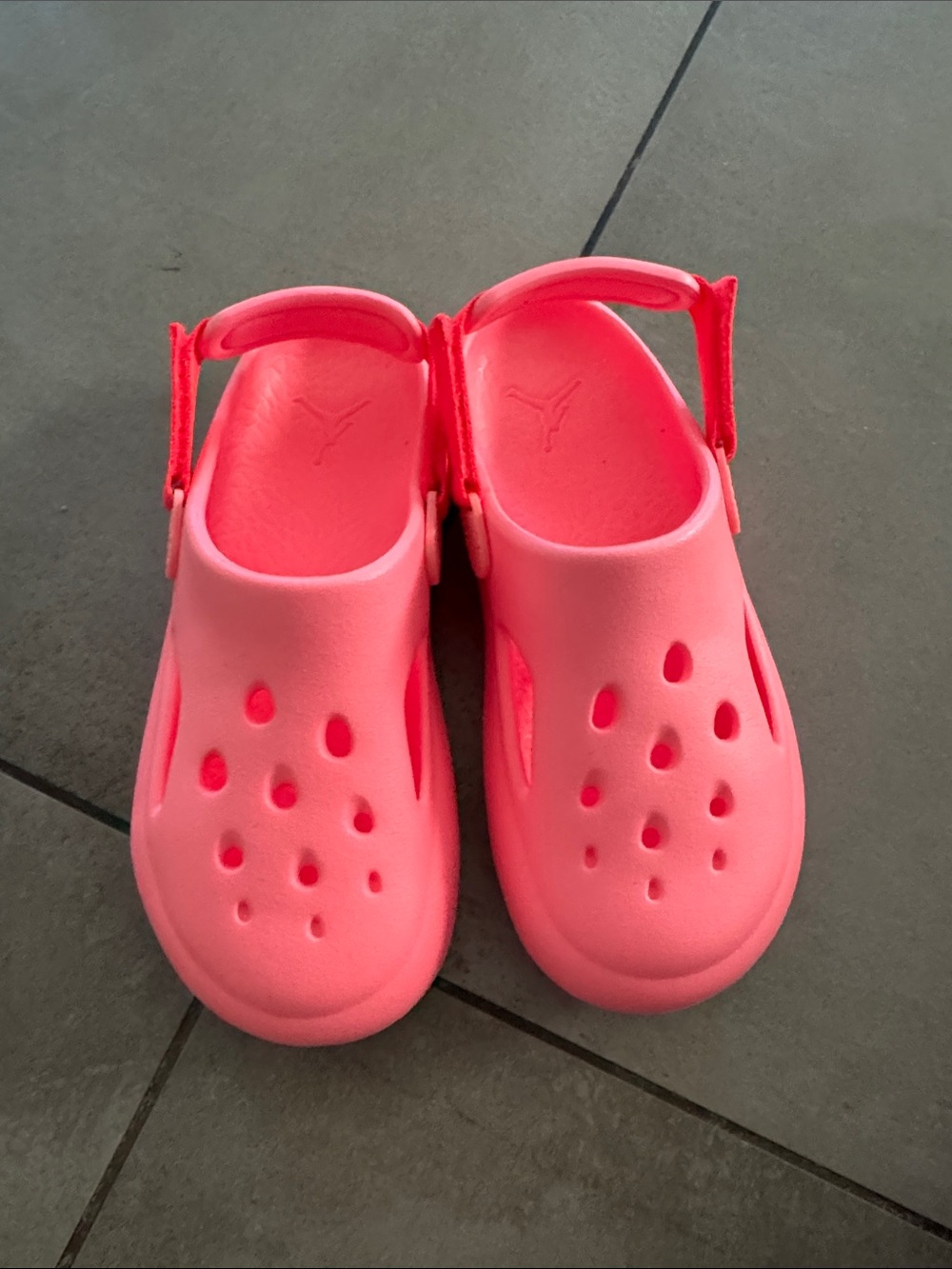 KIDS JORDAN SLIPPERS SIZE 4/5
